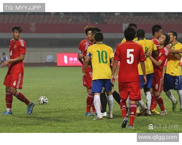 足球明星携手传递火炬点燃激情，共同迎接盛大赛事的到来